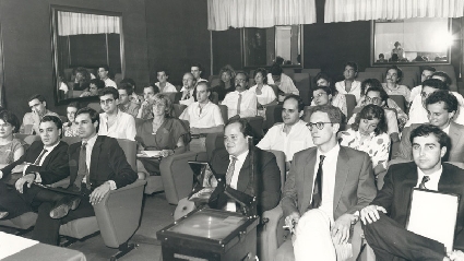 1_80sAlumnos_senior_80_b_clase.jpg